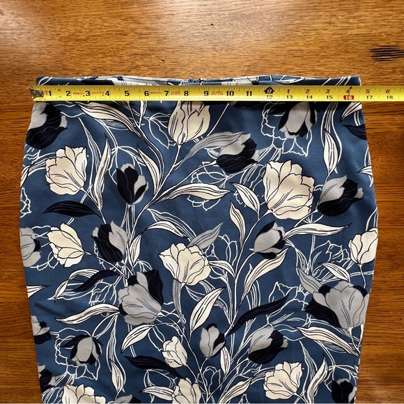 ⭐️ BANANA REPUBLIC Women Stretch Comfy Poly Pencil Skirt Multicolor Floral Sz 10 - Picture 6 of 10
